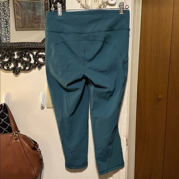 Lululemon Nulu And Mesh MR Yoga Crop23” - Picture 5 of 5